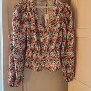 Blus - Superfin blus från Rut&Circel i superbra skick då den är helt oanvänd💗