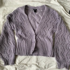 lila kofta - i använt skick. stl xs men passar xs-m