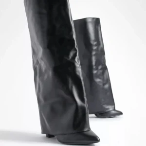 Stövlar - Jättefina boots som tyvärr inte har kommit till användning💕 I strlk 39! Möts helst upp i centrala stockholm eller södra💐