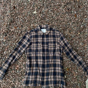 Overshirt anerkjendt  - Säljer den här tunna Overshirten. Perfekt till sommaren och otroligt skön