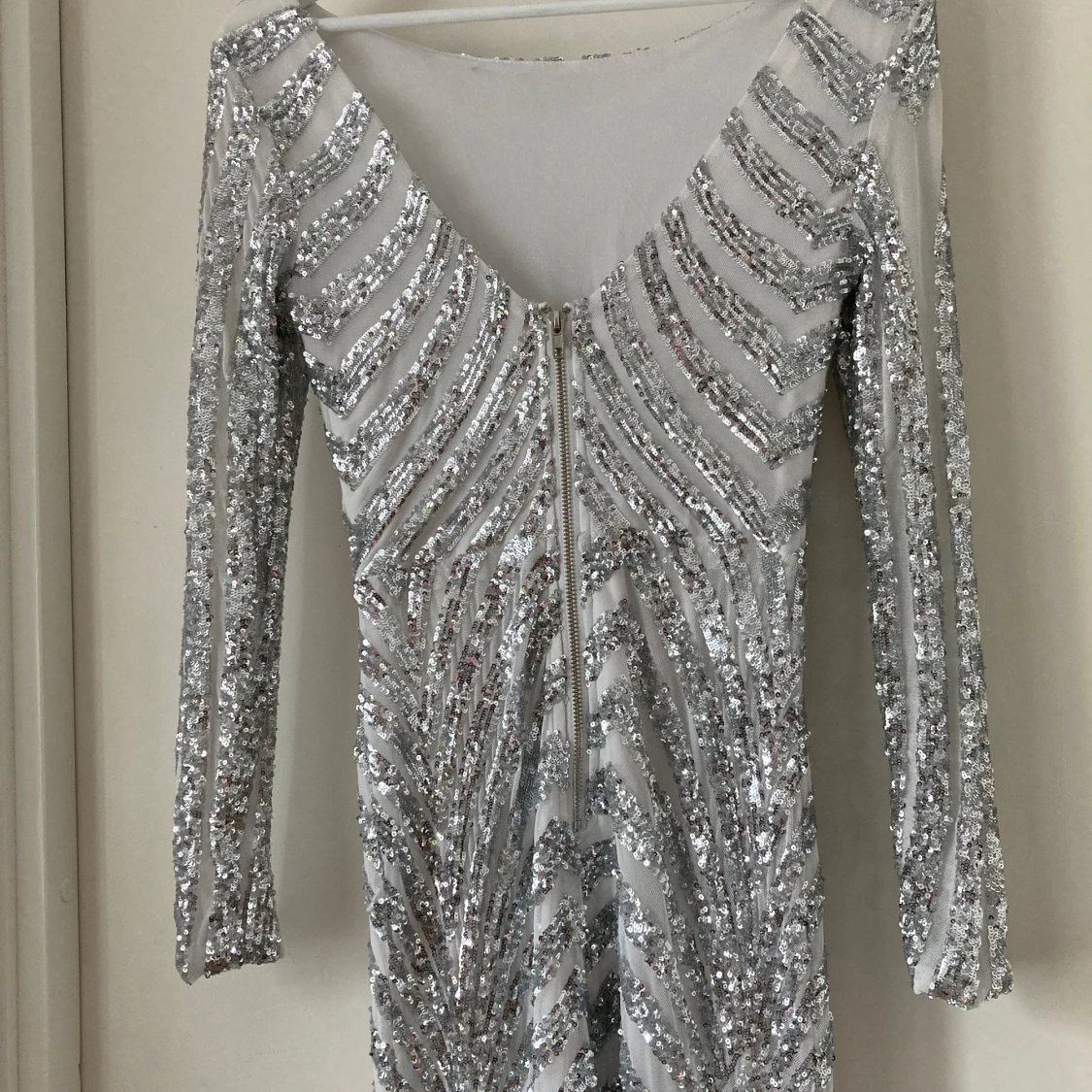 Balklänning med silver paljetter  - 90