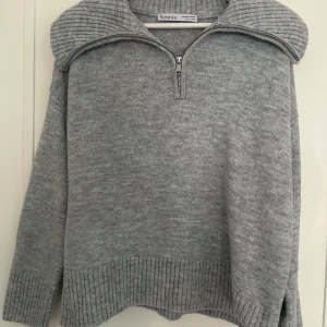 Stickad tröja - Supersöt tröja från Bershka!💕 nästan aldrig använd så inga defekter. 