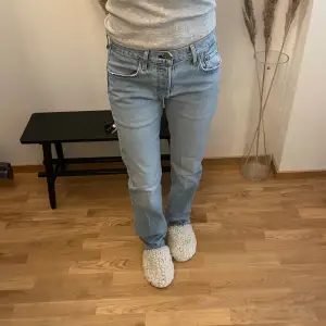 Så snygga vintage jeans från Levi’s i modellen 501. Superfint skick! Passar 36-38 