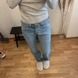 Så himla snygga vintage Levis jeans i modell 501. Jättefint skick! 