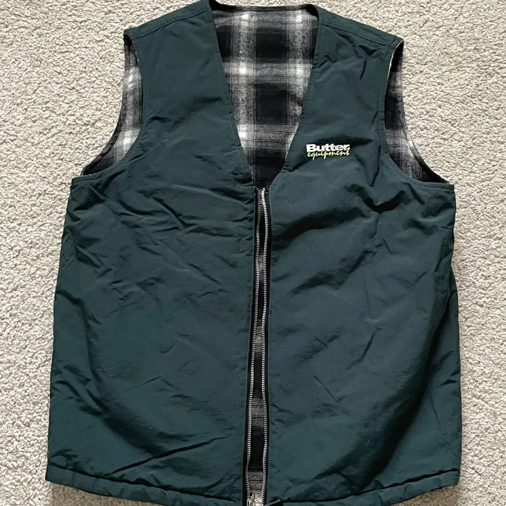 Reversable Butter vest. Size M.  Open for offers :) . Jackor.