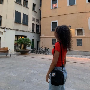 Röd ribbad t-shirt från Weekday - Användes ett par gånger, bra skick!