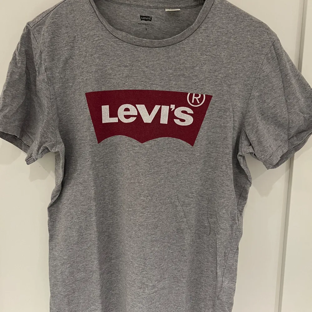 Klassisk Levis t-shirt. T-shirts.