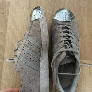 Adidas skor - Sparsamt använda. 