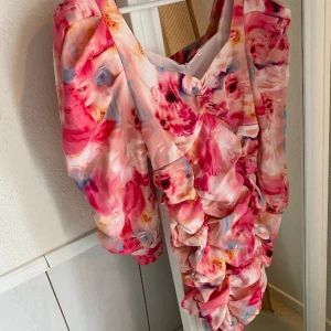 Klänning - Helt ny klänning💕slutsåld!