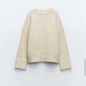 Stickad tröja - Säljer den super mysiga stickade tröjan från Zara i storlek Xs. Köpte för mer än en månad sen och endast använd två gånger då den aldrig kommer till användning, i superfint skick. 300kr plus frakt!💓