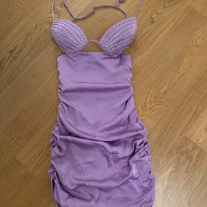 Klänning - Öppen rygg