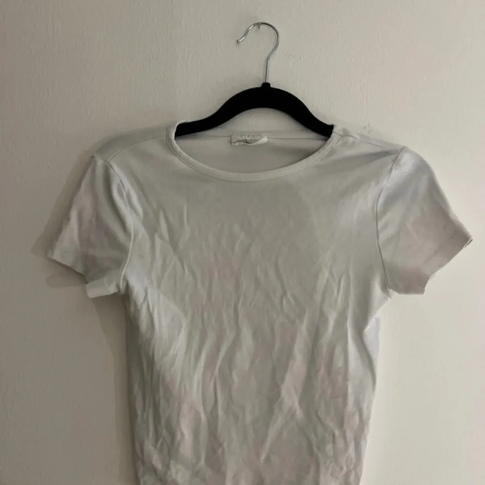 Basic vit T-Shirt från Gina Tricot♥️ Storlek:XS ♥️♥️♥️. T-shirts.