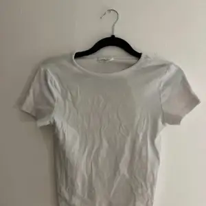 Basic vit T-Shirt från Gina Tricot♥️ Storlek:XS ♥️♥️♥️