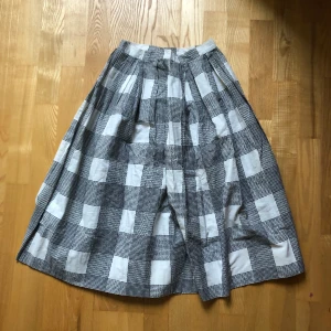 Vintage 50-tal kjol - Väldigt fin vintage kjol med rutigt mönster. Bra skick. 
