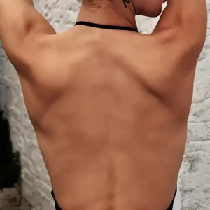 Rygglös topp - Helt ny topp som är rygglös, se bild 