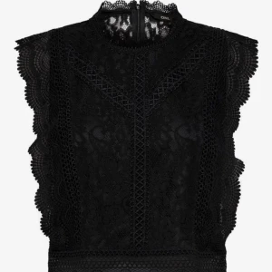 Spets tröja  - Jättefin spets tröja från only som inte kommer till användning. Storlek S