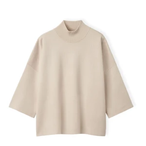 Beige tröja med trekvartsärm  - Beige, mjuk tröja, med trekvartsärm, den kostade 499, men jag säljer den MYCKET billigare😃😗