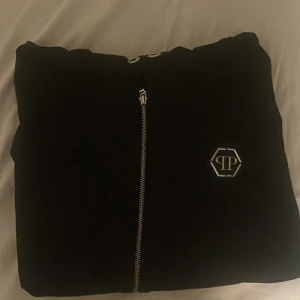 Philipp plein hoodie - Den är några år gammal. Bra skick