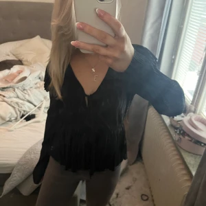 Zara topp - Nästan aldrig använd. Jätte fin topp från zara