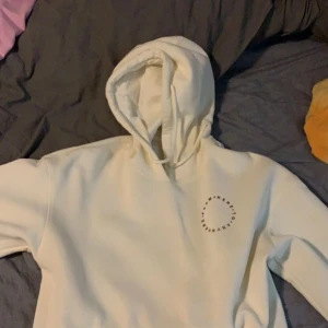 Hoodie från jack and jones - Beige hoodie från jack and jonss köpt för 450 säljer för 200