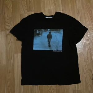 Calvin Klein t-shirt  - M 10/10 skick ligger bara i garderoben pris kan diskuteras 