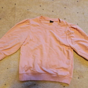 Rosa puffärm tröja - Jätte fint skick. 