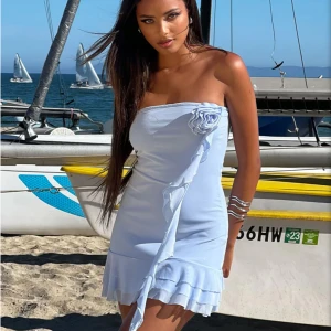 Sommarklänning - En supersöt klänning från Edikted. Köpt på rean så säljer även för samma pris. Aldrig använd då den inte passade mig i storlek❤️(mindre i storlek) 