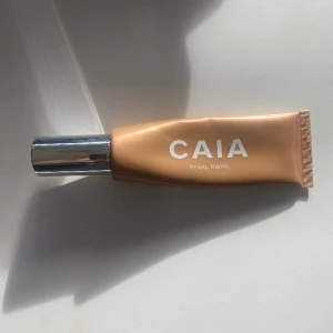 Caia highlighter - Säljer en highlighter från Caia i färgen pearl swirl, ca 50% kvar. 