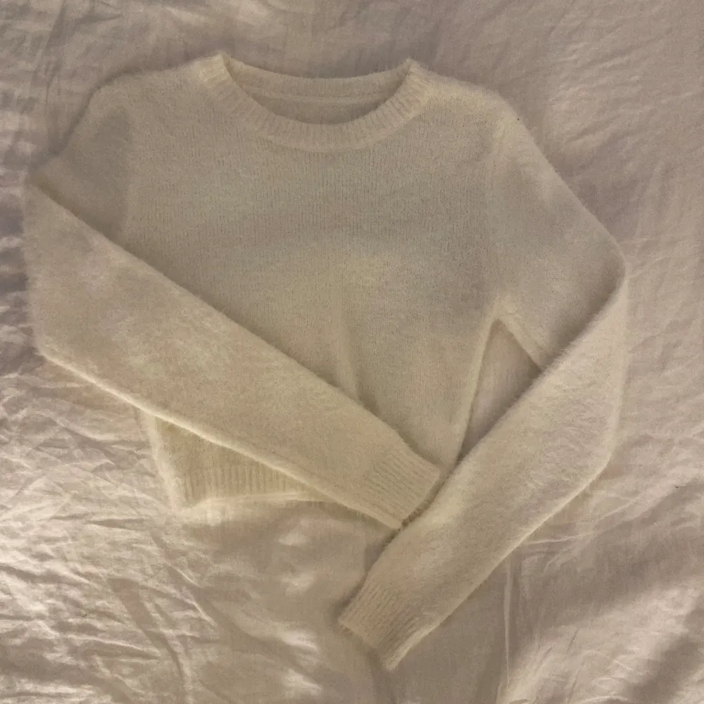 Säljer denna supergosiga stickade tröjan ifrån shein. Säljer då den inte används längre💕. Stickat.