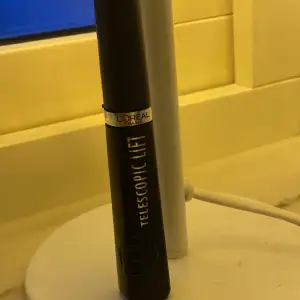 Nya mascara från Loreal Paris, telescopic lift Endast testad men säljer då jag använder en annan istället Nypirs 189kr