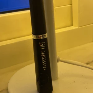 Loreal Paris mascara i nyskick! - Nya mascara från Loreal Paris, telescopic lift Endast testad men säljer då jag använder en annan istället Nypirs 189kr
