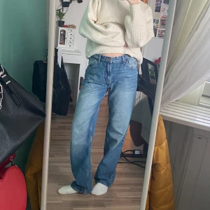Bershka jeans - Straight legs, nyskick! Storlek 36.