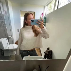 Polo tröja - Så snygg polo tröja i ett tjockt stickat material!