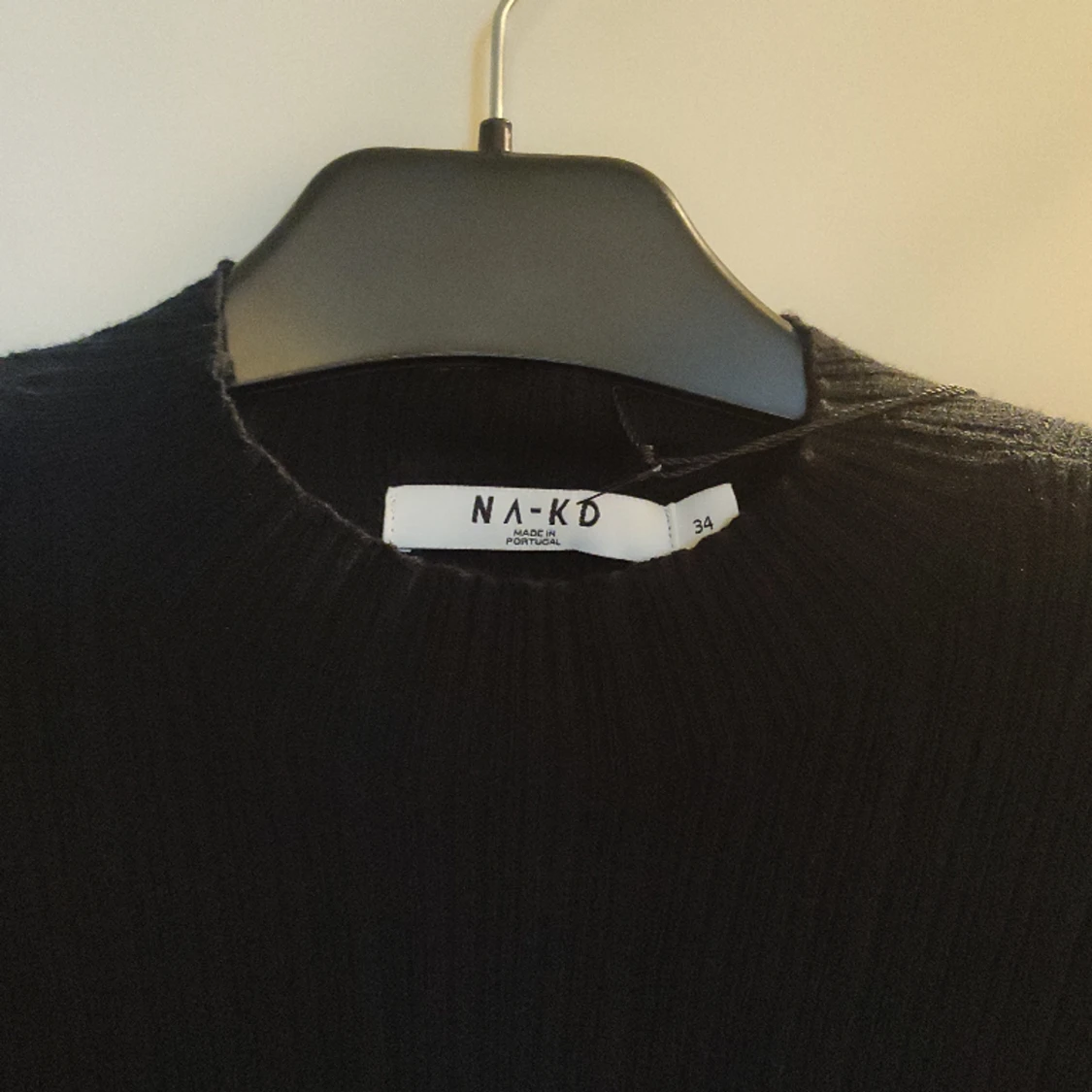 Ribbstickad klänning från NA-KD - 90