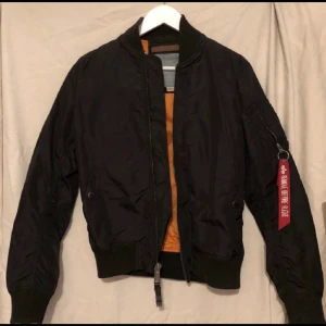 Alpha Industries Bomber jacka - Sparsamt använd  Unisex st S
