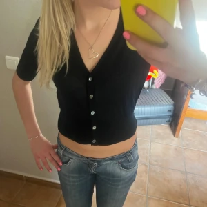 Trekvartsärmad kofta - Såå snygg Trekvartsärmad tunn kofta från H&M💕💕