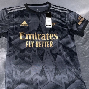 Arsenal fotbollströja  - Helt ny stor i storleken 