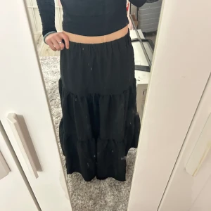 Lång kjol - En superfin helt oanvänd kjol som ej kommer till användning!