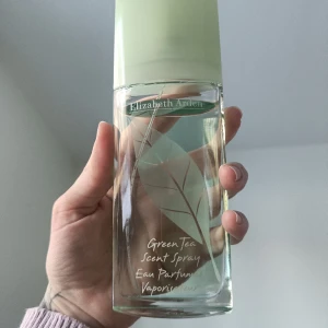 Elizabeth Arden parfym - Elizabth Arden psrfym med lukt Green tea 🤗 nästintill helt full