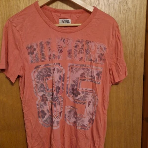 Tommy hilfiger  - T-shirts tommy hilfiger strl m använd men fint skick 