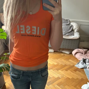 Diesel tröja - Asball Diesel t shirt 🧡🧡 Väldigt skönt och stretchigt material och inga defekter 🥰💓💓