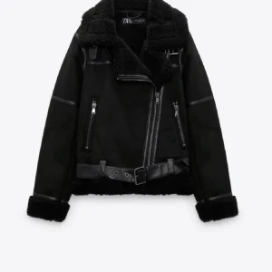 Zara jacka  - Fin jacka från Zara, storlek XS, köpt för 1år sen men använd fåtal gånger då den va för liten.