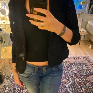 Kavaj - Cool mönstrad kavaj/kofta. Lappen säger 44 men skulle absolut säga 36/38💗