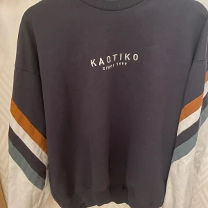 Tjocktröja  - Bra skick. Lite nopprig 