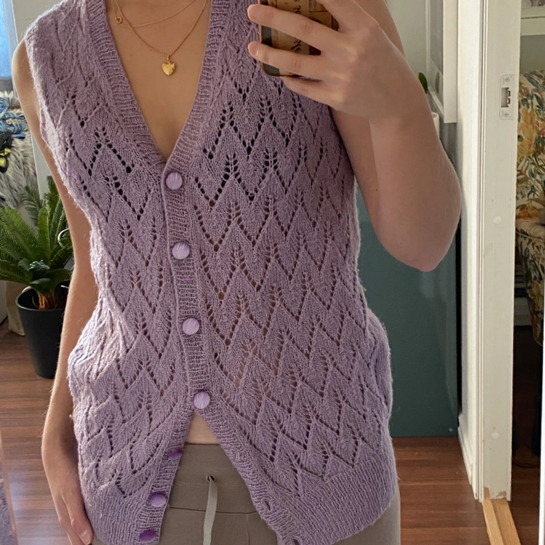 Lila stickad väst - 90