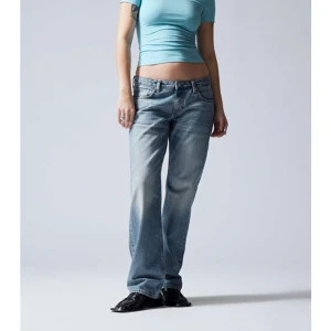 Low waist jeans - Knappt använda, kom privat för frågor eller bilder💕arrow från weekday