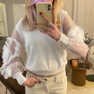 Topp - Så cool topp med puffärm!!🌟