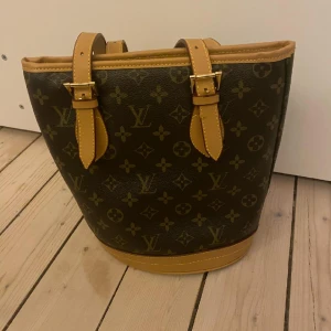 Väska  - Fin väska sälja. Gott skick , köpt på vintage butik.  