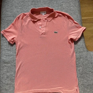 Lacoste pikétröja  - Storlek M passar som S