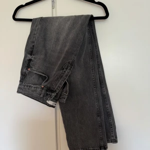 Jeans från GinaTricot - Jeans från GinaTricot i storlek 34! Raka i modellen! 